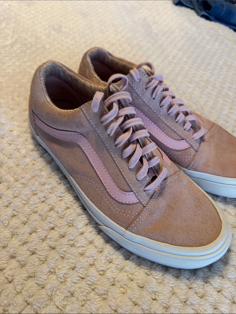 Vans Women's Low-Top Suede Sneakers in Dusty Pink